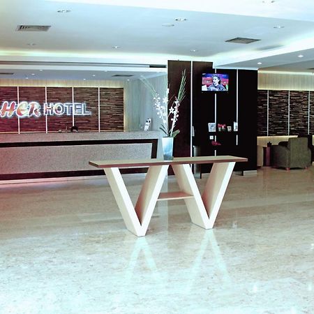 Her Hotel & Trade Center Balikpapan Luaran gambar