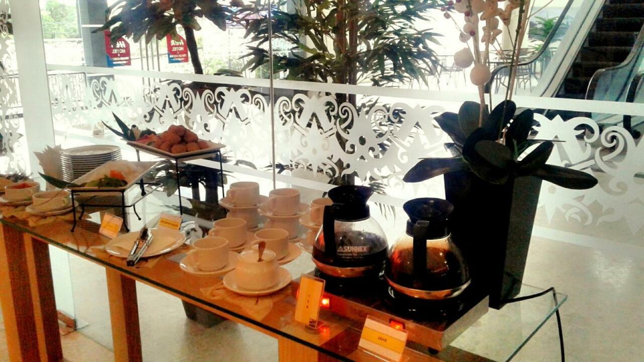 Her Hotel & Trade Center Balikpapan Luaran gambar